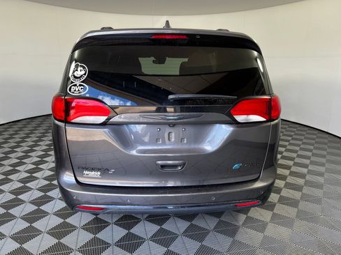 Used 2019 Chrysler Pacifica Limited w/ Advanced Safetytec Group FWD image 6
