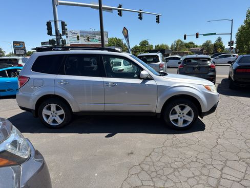 Used 2010 Subaru Forester 2.5X Premium AWD/4WD image 9