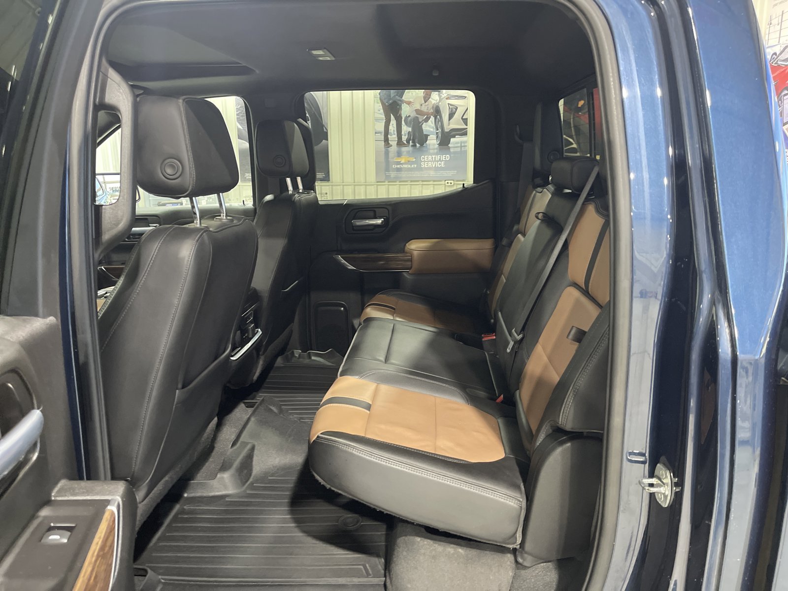 Used 2021 Chevrolet Silverado 1500 High Country w/ Technology Package AWD/4WD image 12