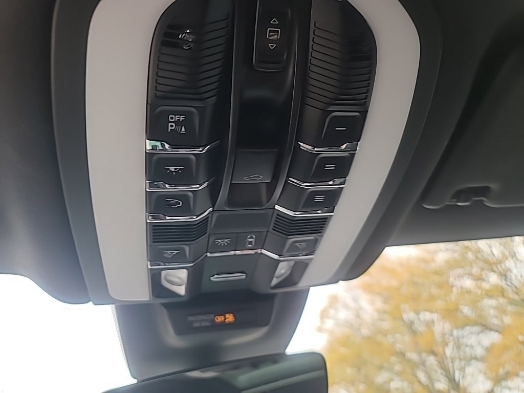 Used 2024 Porsche Macan AWD/4WD image 55