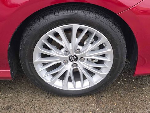 Certified 2018 Toyota Camry XLE image 9