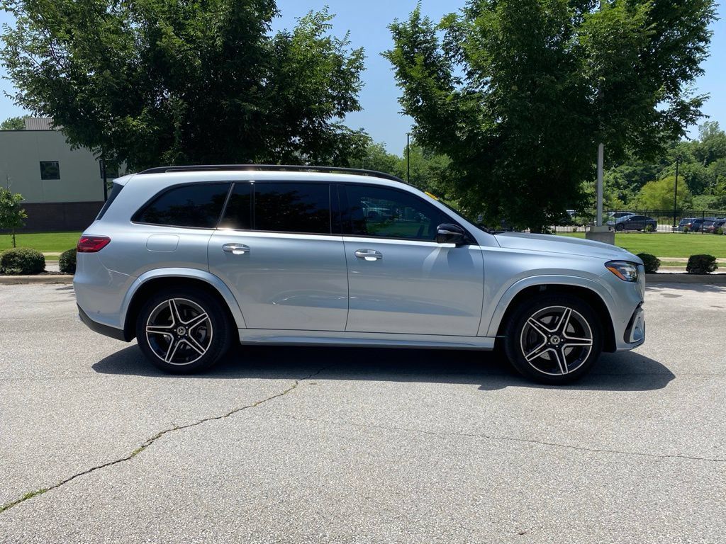 Used 2025 Mercedes-Benz GLS 450 4MATIC image 8