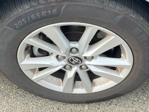 Used 2025 Toyota Camry LE image 10