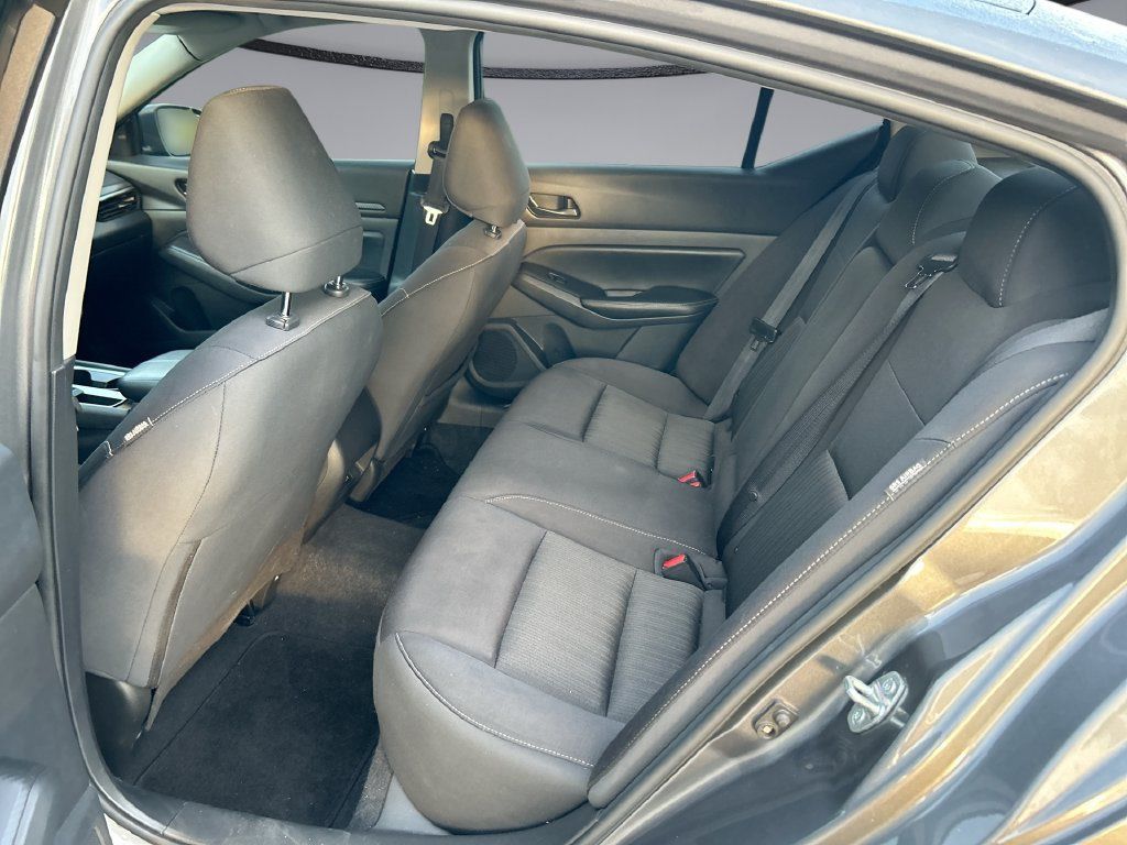 Used 2024 Nissan Altima 2.5 SV FWD image 29