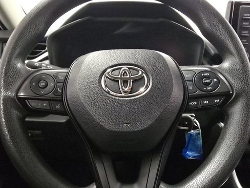 Certified 2022 Toyota RAV4 LE image 25