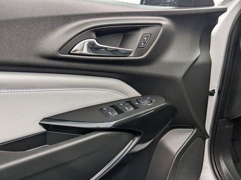 Used 2025 Chevrolet Trax LT w/ LT Convenience Package image 14