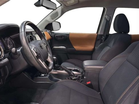 Used 2019 Toyota Tacoma SR5 AWD/4WD image 20