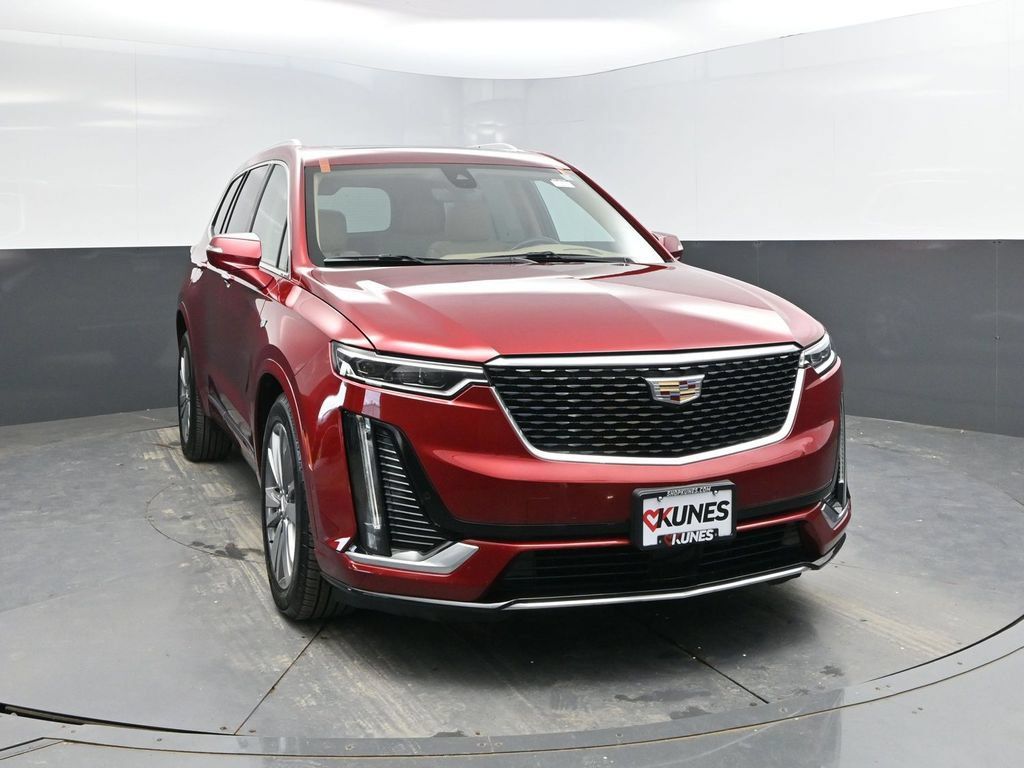 Used 2021 Cadillac XT6 Premium Luxury w/ Platinum Package AWD/4WD image 2