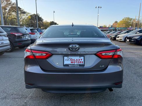 Used 2020 Toyota Camry LE image 6