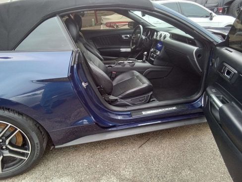 Used 2020 Ford Mustang Premium image 3