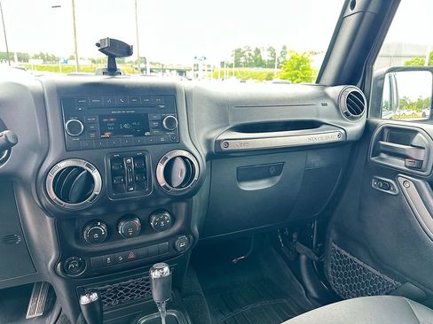 Used 2018 Jeep Wrangler Unlimited Sport S AWD/4WD image 20