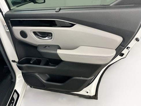Used 2025 Honda Pilot EX-L image 33