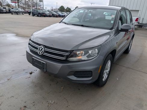 Used 2012 Volkswagen Tiguan S image 21