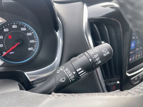 Used 2023 Chevrolet Traverse LT FWD image 38