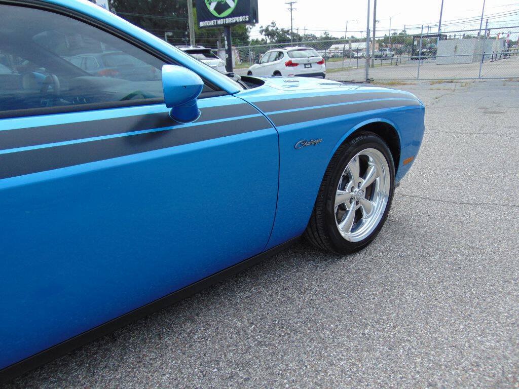 Used 2009 Dodge Challenger R/T RWD image 9