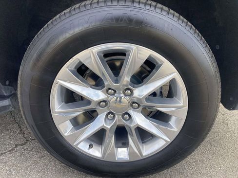 Used 2023 Chevrolet Suburban Premier image 13