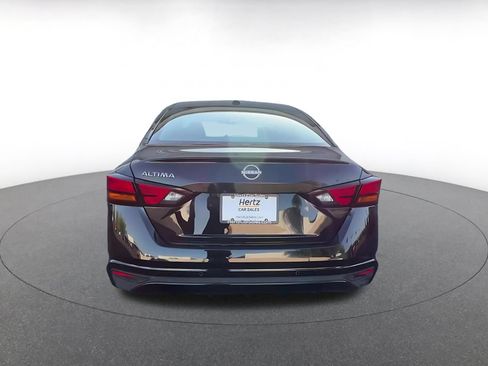 Used 2025 Nissan Altima 2.5 SV FWD image 12