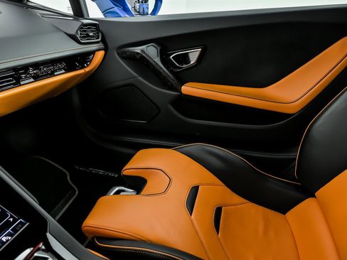 Used 2020 Lamborghini Huracan EVO image 40