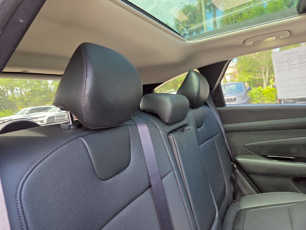 Used 2025 Hyundai Tucson Limited FWD image 19
