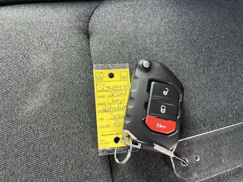 New 2025 Jeep Gladiator Sport image 29