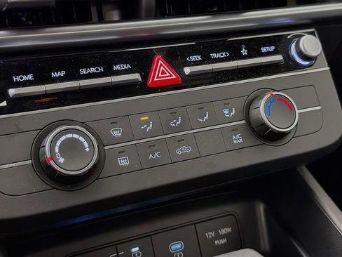 Used 2025 Hyundai Santa Cruz SE FWD image 18