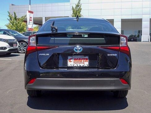 Certified 2022 Toyota Prius LE FWD image 6