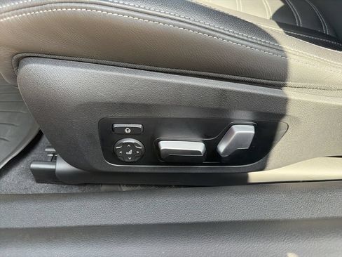 Used 2023 BMW M2 RWD image 15