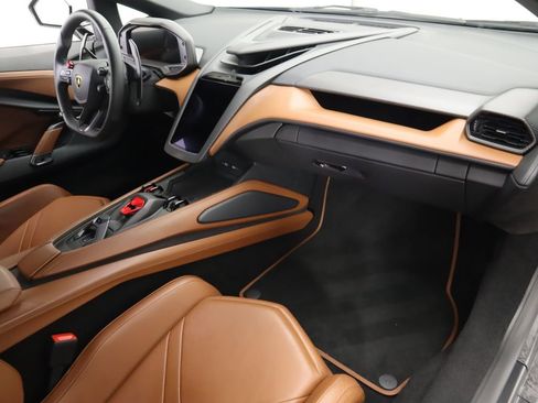 Used 2024 Lamborghini Revuelto image 18