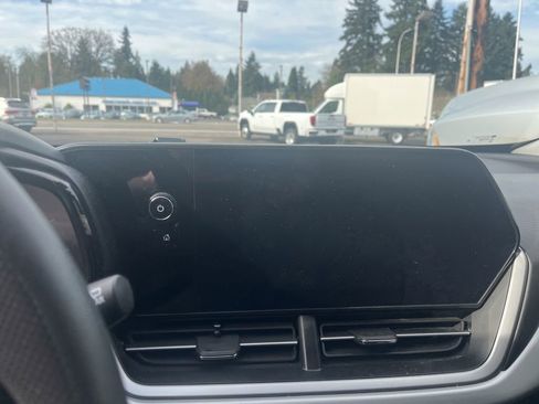 Used 2025 Chevrolet Trax LS w/ LS Convenience Package image 8