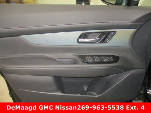 New 2025 Nissan Murano SL image 15