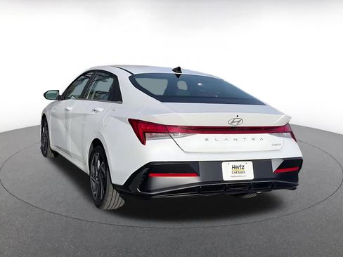 Used 2025 Hyundai Elantra Limited image 11