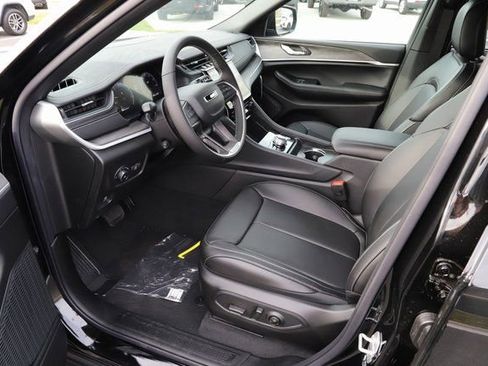 New 2025 Jeep Grand Cherokee L Limited w/ Luxury Tech Group II AWD/4WD image 10