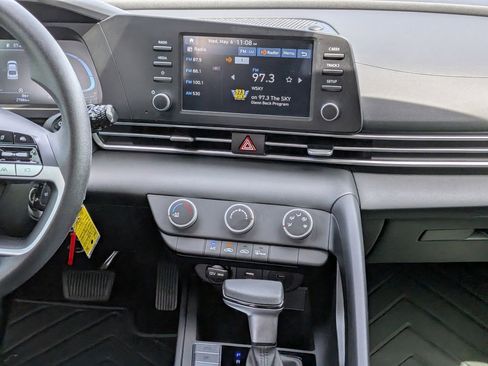 Used 2024 Hyundai Elantra SE FWD image 16