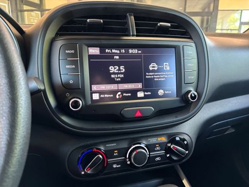 Used 2025 Kia Soul LX w/ LX Technology Package FWD image 17