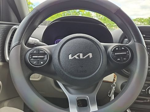 Certified 2025 Kia Soul LX w/ LX Technology Package FWD image 9