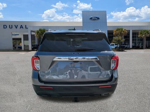 Used 2022 Ford Explorer XLT image 4