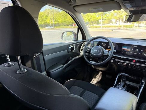 Certified 2025 Kia Sorento LX FWD image 39