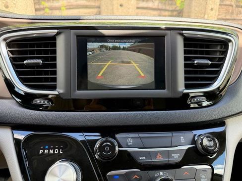 Used 2020 Chrysler Voyager L FWD image 15