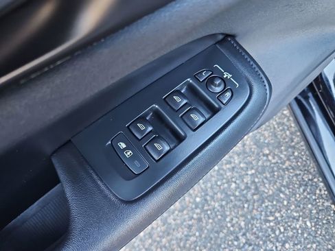 Used 2023 Volvo S60 B5 Plus image 28