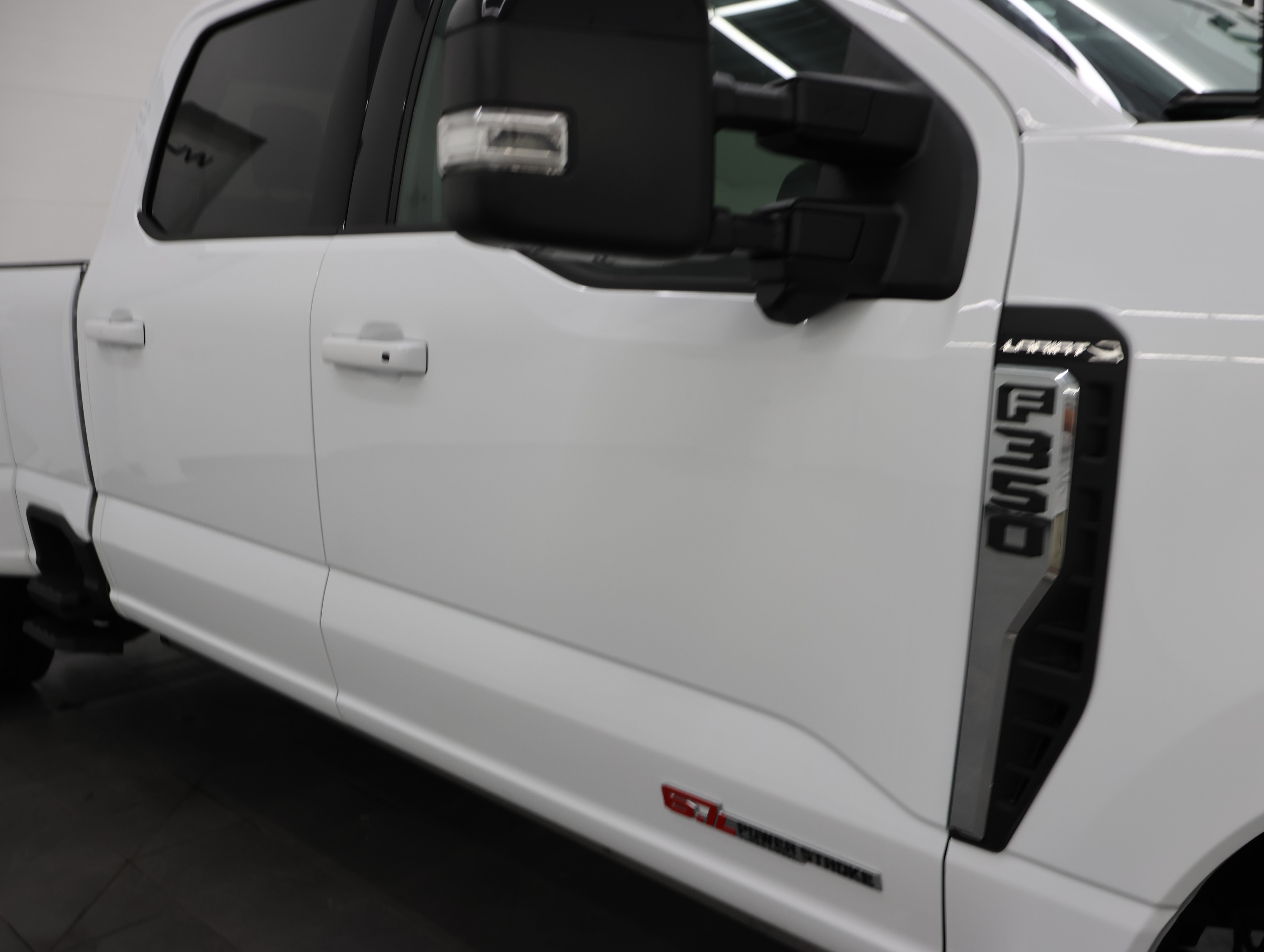 Used 2024 Ford F350 Lariat w/ Lariat Ultimate Package AWD/4WD image 28