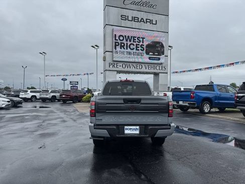 Used 2025 Nissan Frontier PRO-4X AWD/4WD image 4