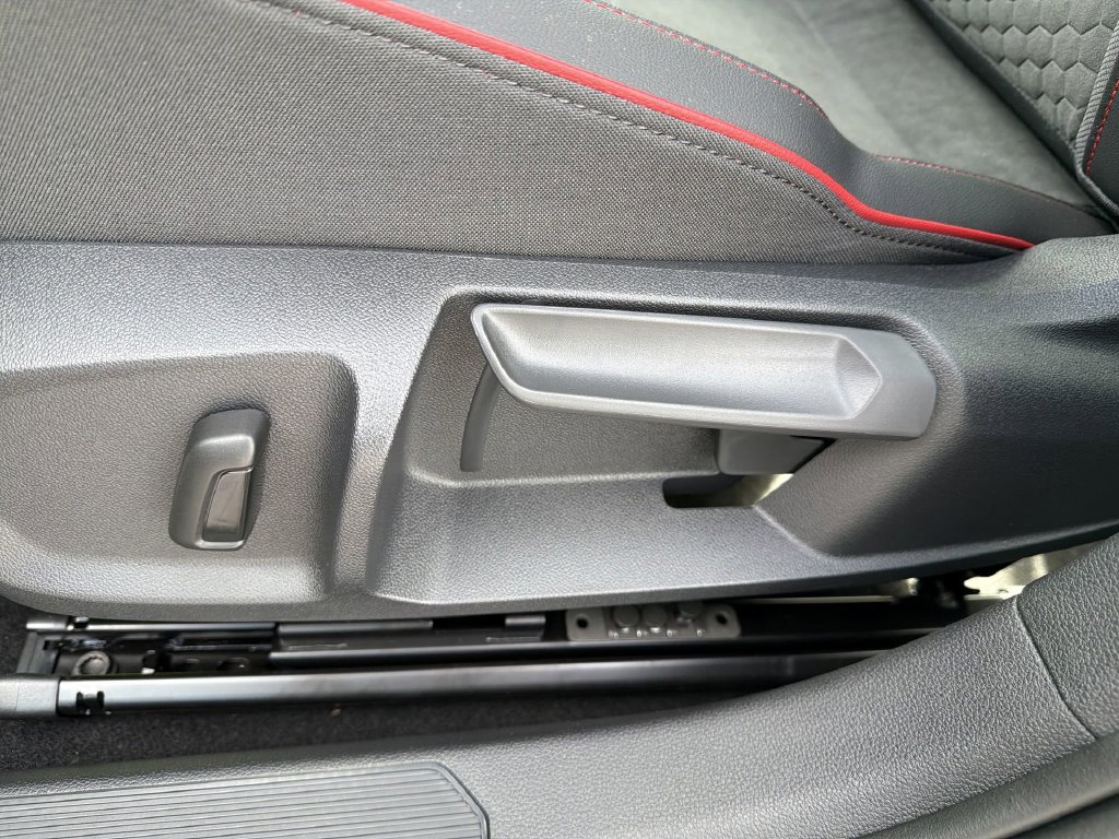 New 2026 Volkswagen GTI SE FWD image 19