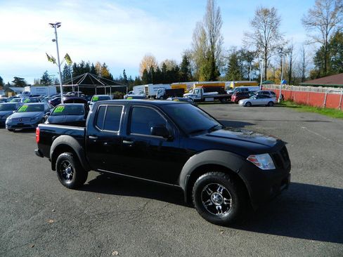 Used 2012 Nissan Frontier SV image 2