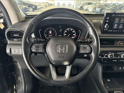 Used 2024 Honda Pilot Touring image 14
