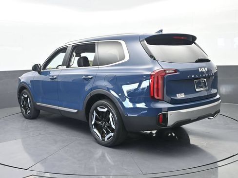 Used 2024 Kia Telluride S FWD image 4