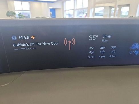 Used 2025 Lincoln Nautilus Reserve image 17