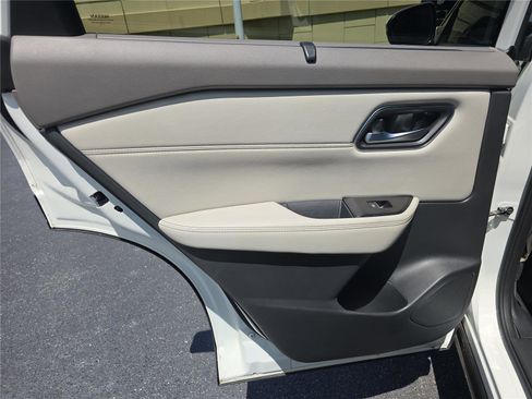 Used 2021 Nissan Rogue SL w/ Premium Package FWD image 11