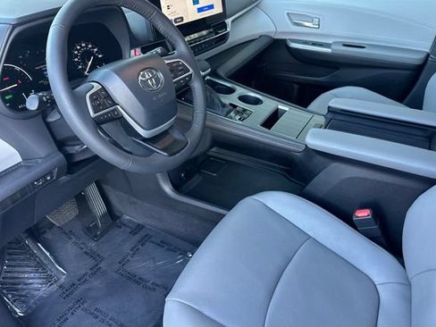 Certified 2026 Toyota Sienna XLE FWD image 12