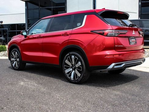 Used 2025 Mitsubishi Outlander SE AWD/4WD image 4