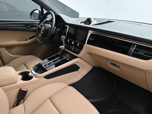 Certified 2026 Porsche Macan AWD/4WD image 14